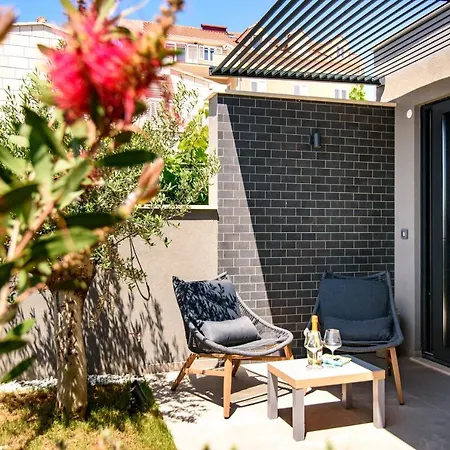 Grey Nest By Duhomes