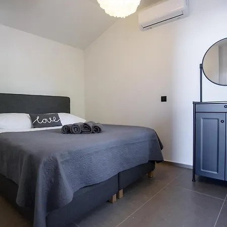 Grey Nest By Duhomes