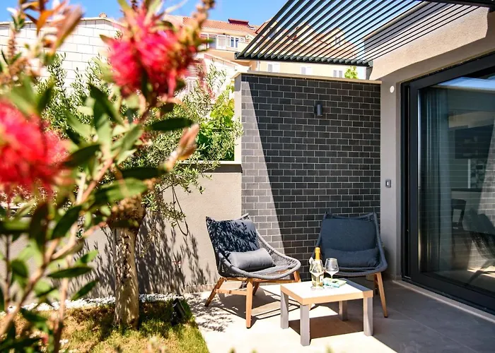 Grey Nest By Duhomes