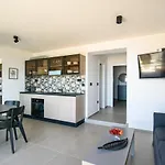 Grey Nest By Duhomes * دوبروفينك